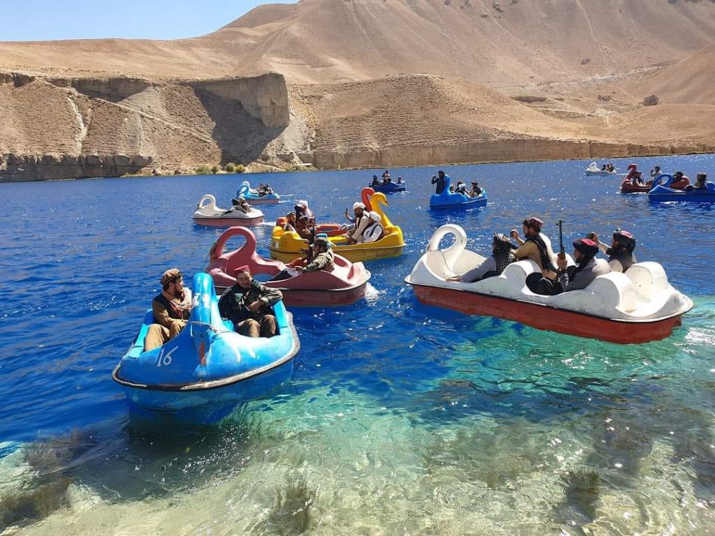 Talebani a Band-e Amir